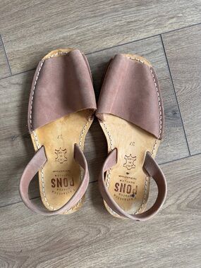 PONS Classic Brown Leather Women’s Sandals